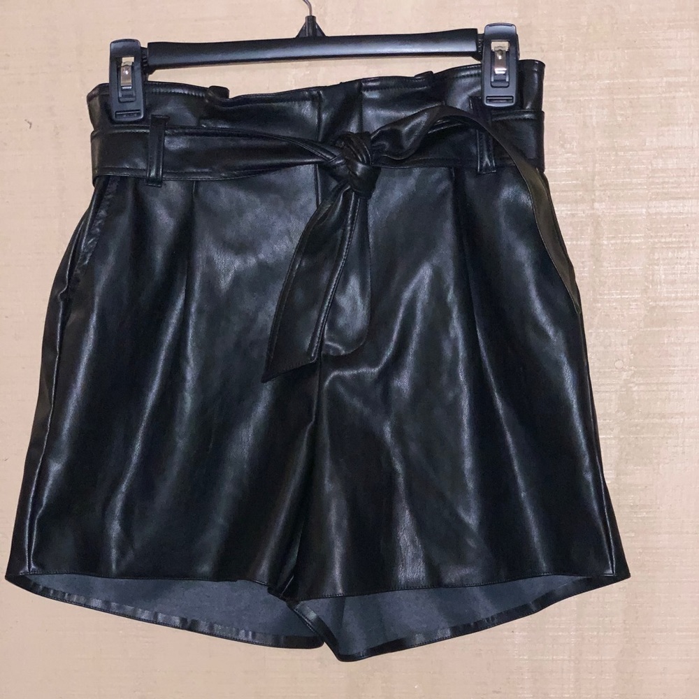 Faux leather shorts with belt EUC